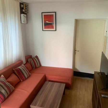 Cheerfull 2-Bedroom With Patio. Close To All Ameneties. Zagreb Bagian luar foto